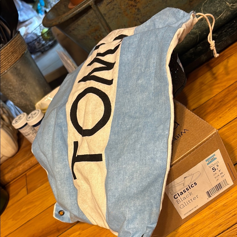 TOMS Women's Black Glitter Classics - Picture 8 of 12